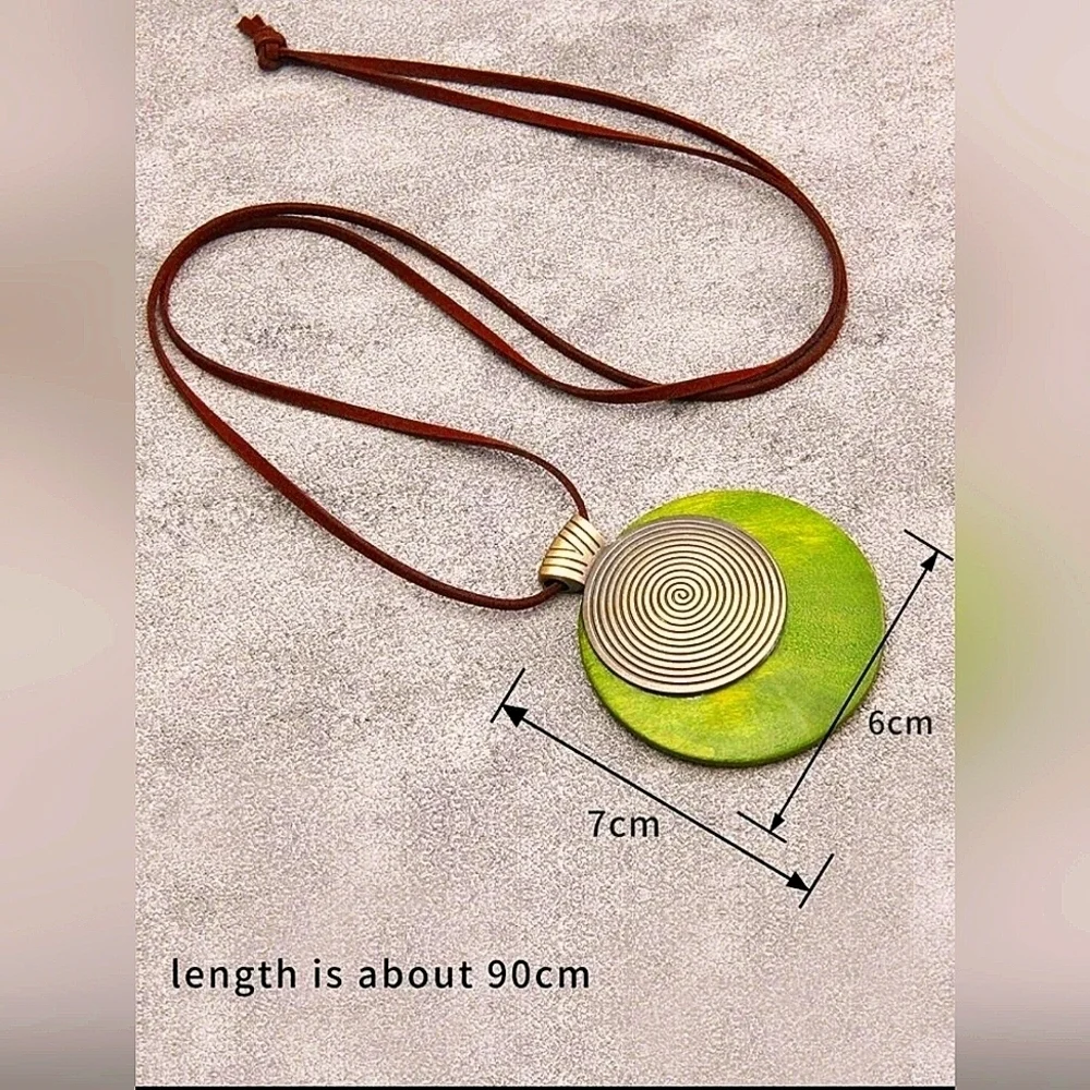 Bohemian Style Necklace Green Medallion round Pendant Necklace Boho Jewelry - Picture 2 of 7